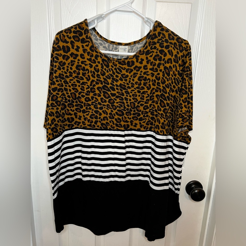 Terra & Sky shirt size 2X (20w-22w) leopard, stripe & black color block